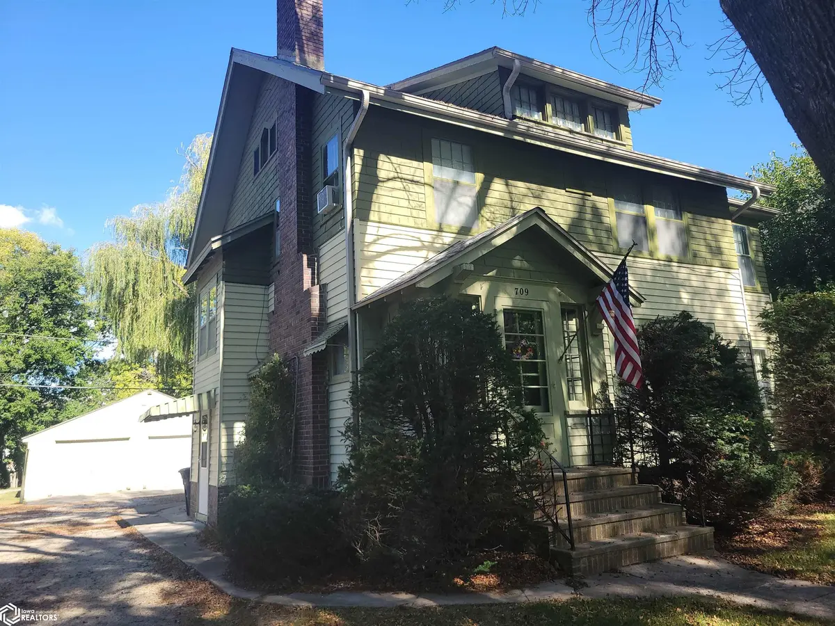 709 W Broadway St ST, Eagle Grove, IA 50533