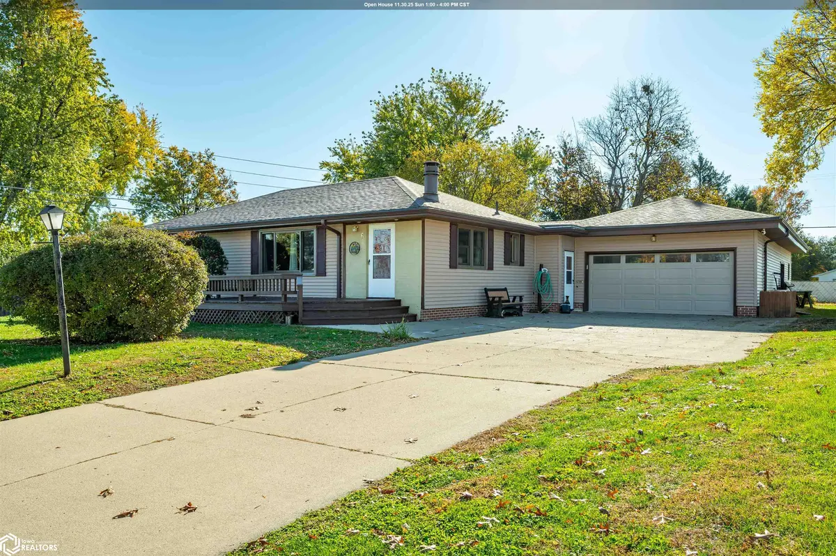 6 W Meadow LN, Marshalltown, IA 50158