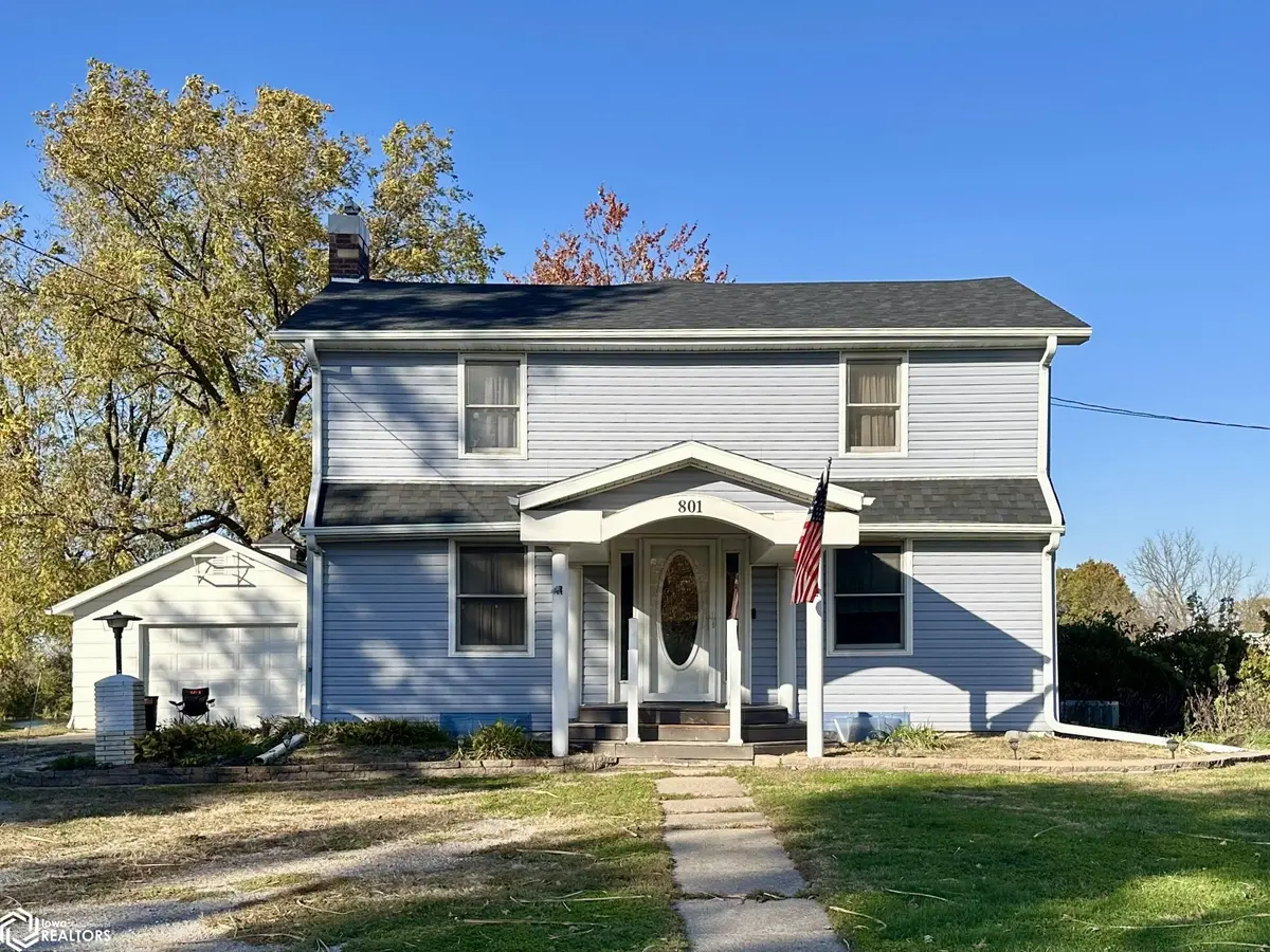 801 Curtis AVE, Chariton, IA 50049