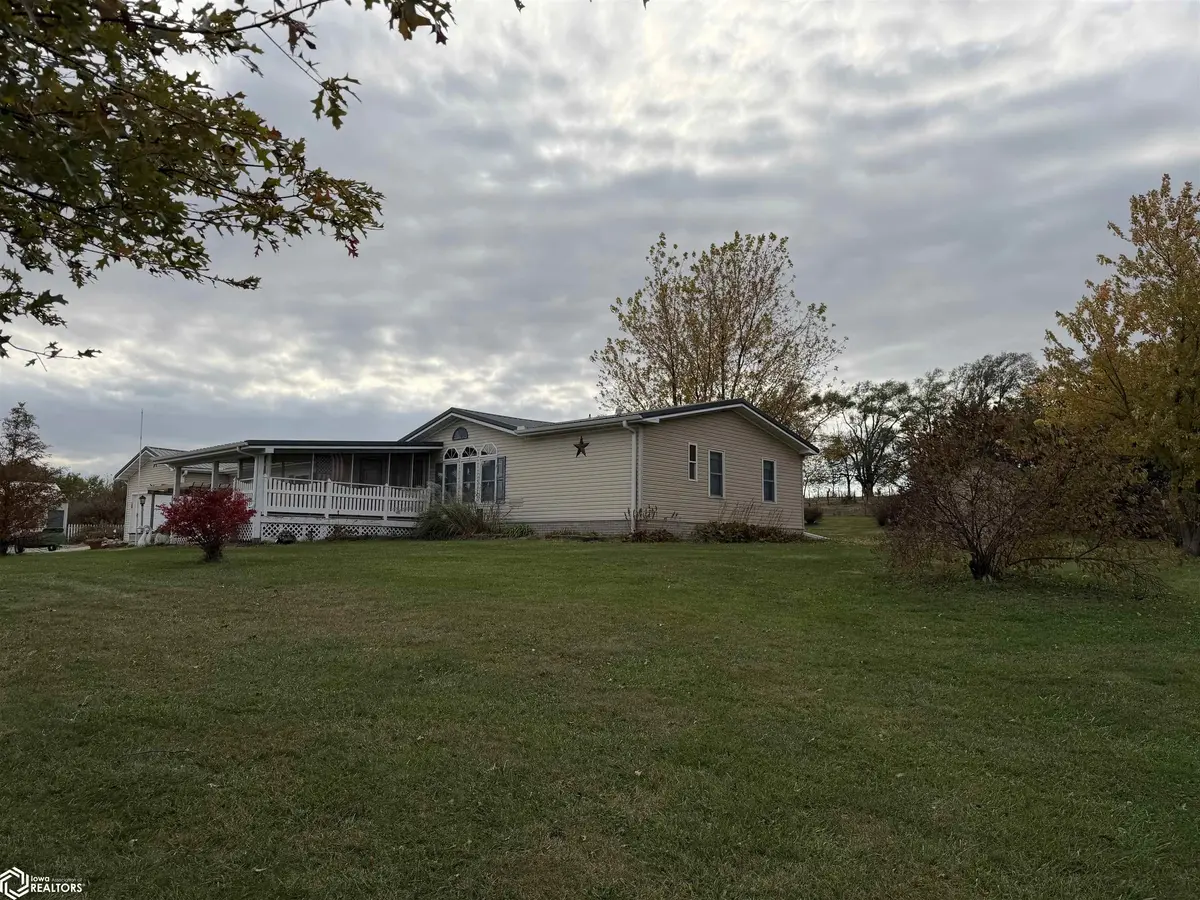 1933 State Highway 148, Gravity, IA 50848