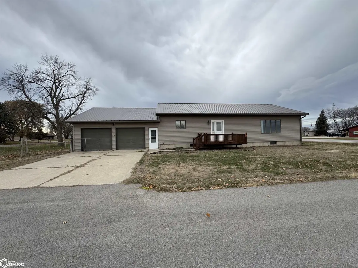 102 SE 3rd ST, Gilmore City, IA 50541