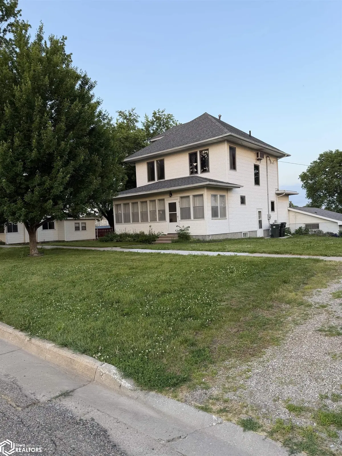 611 Broadway ST, Brooklyn, IA 52211