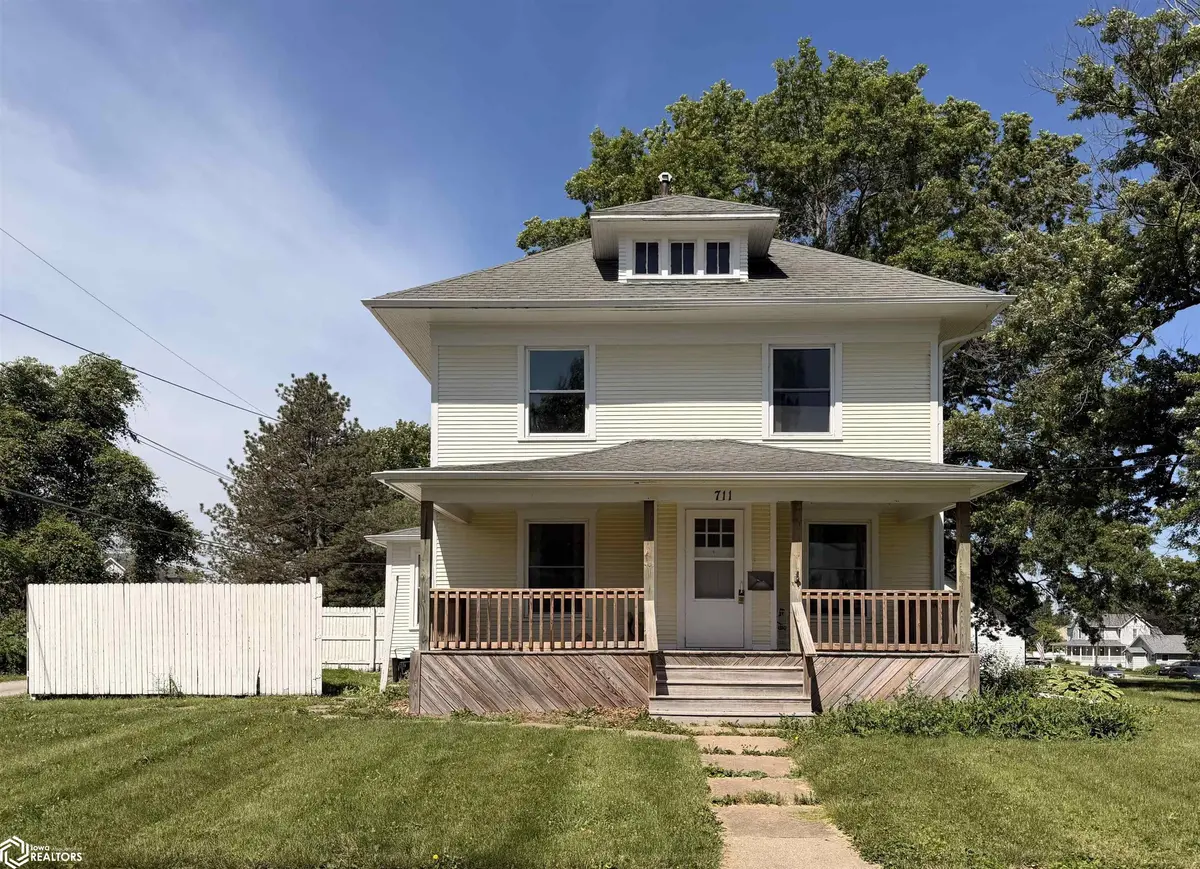 711 S 8th ST, Chariton, IA 50049