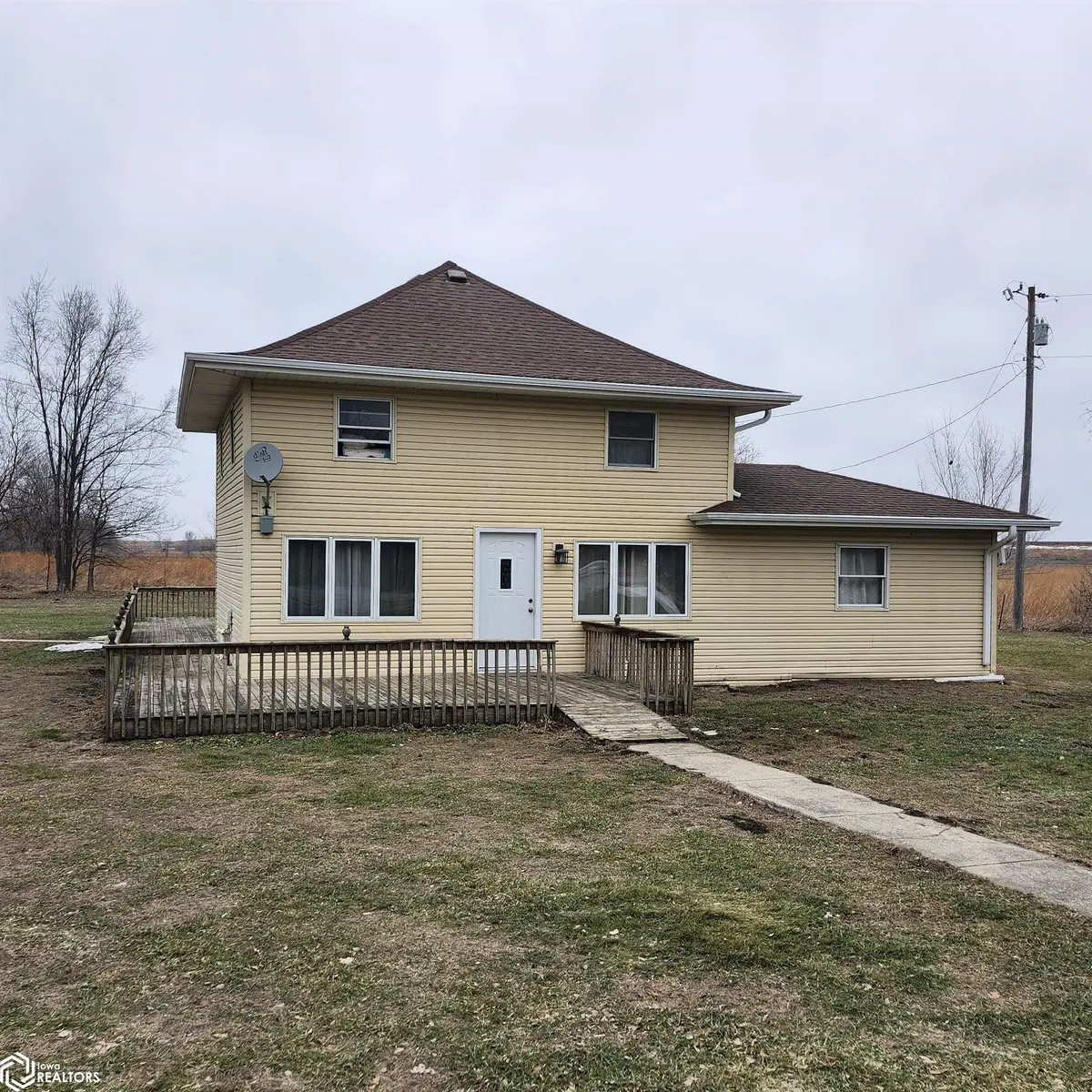 500 W King St, Bradgate, IA 50520