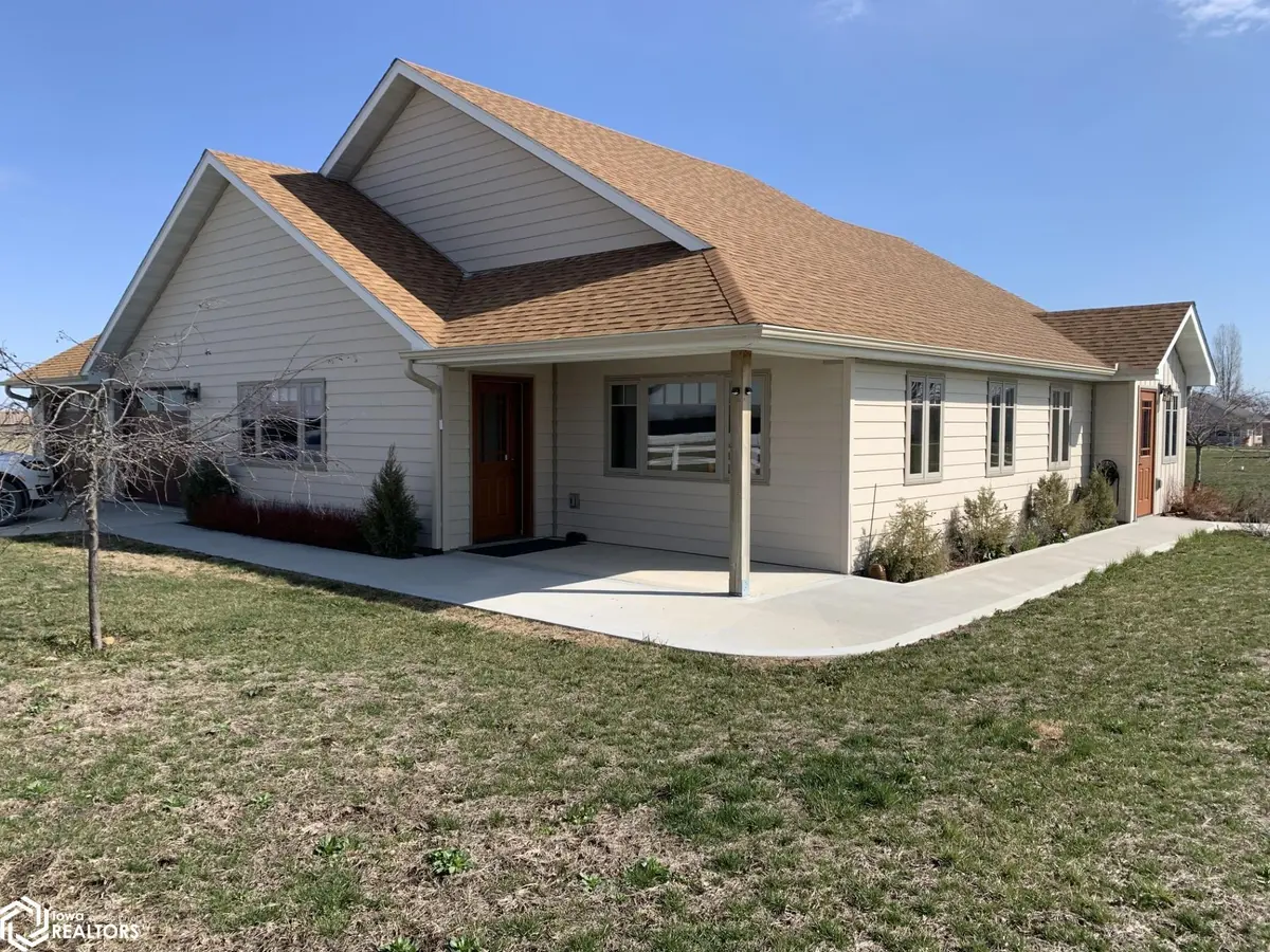 1709 NW Church ST, Leon, IA 50144
