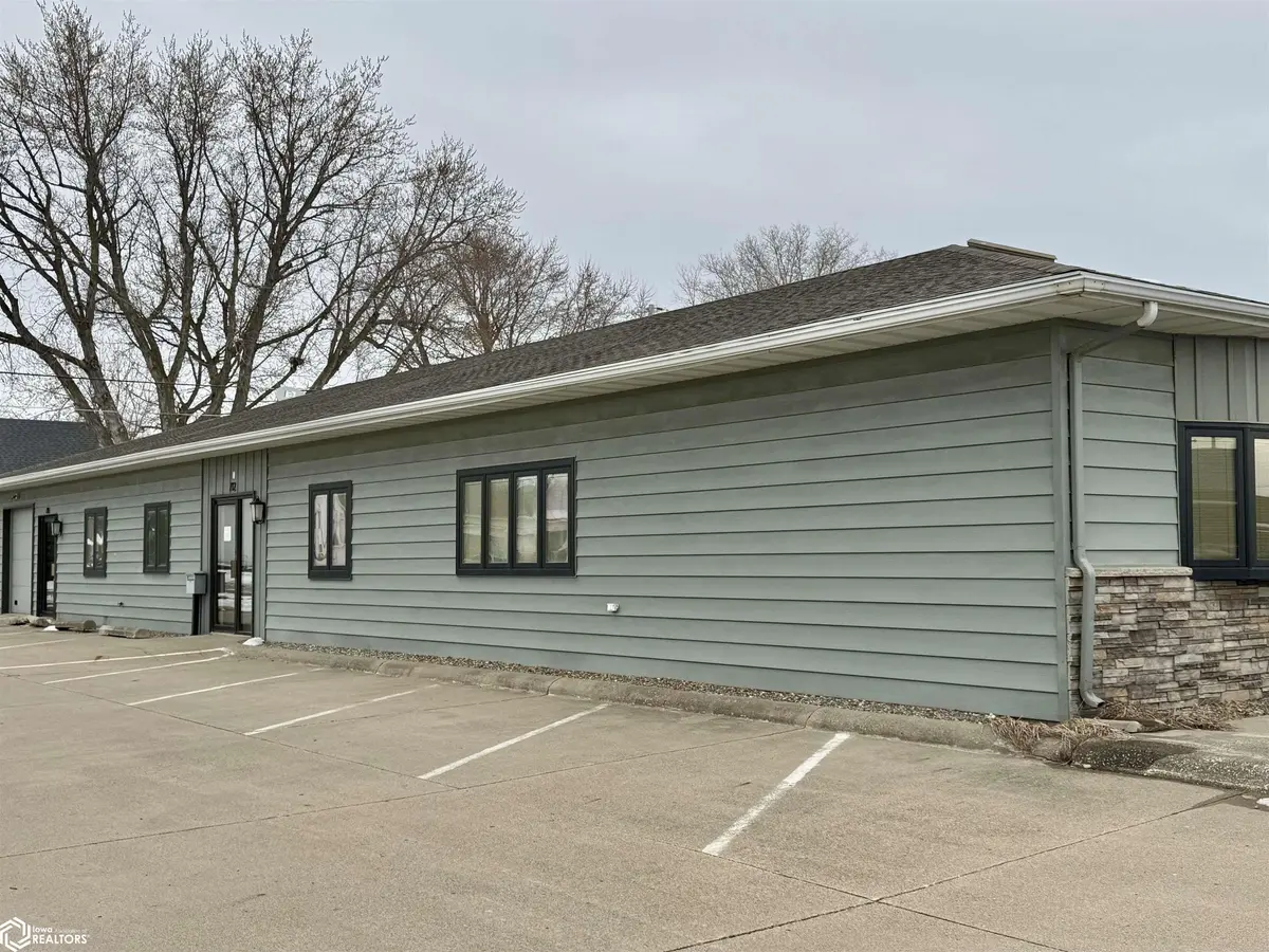 712 N Crawford ST, Carroll, IA 51401-0202