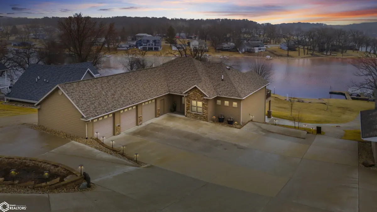 135 Crabtree RD, Montezuma, IA 50171