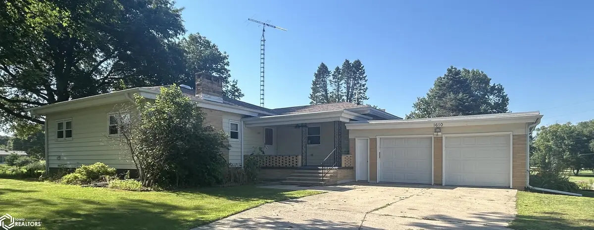 1610 Terrace Blvd, Hampton, IA 50441