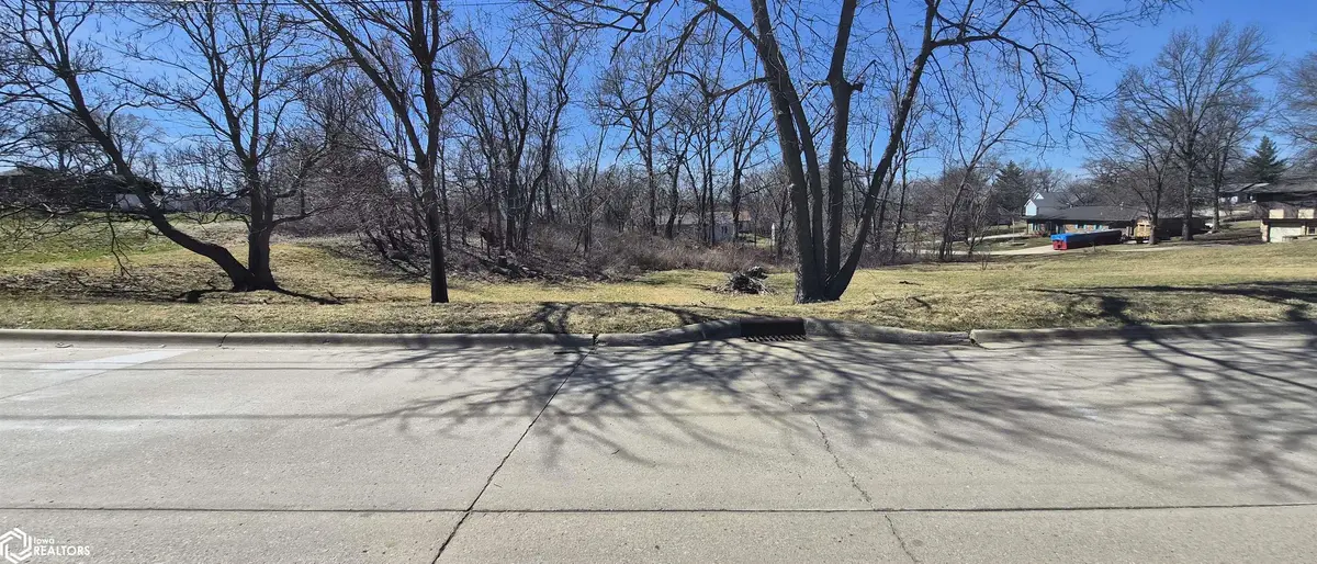 536 N 3rd ST, Centerville, IA 52544