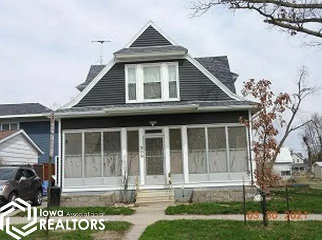 309 Summit ST, Marshalltown, IA 50158