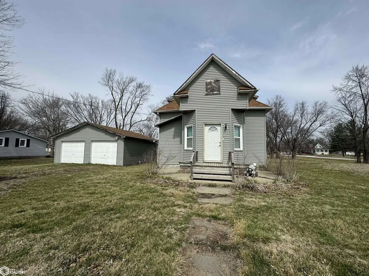 213 E Main ST, Seymour, IA 52590