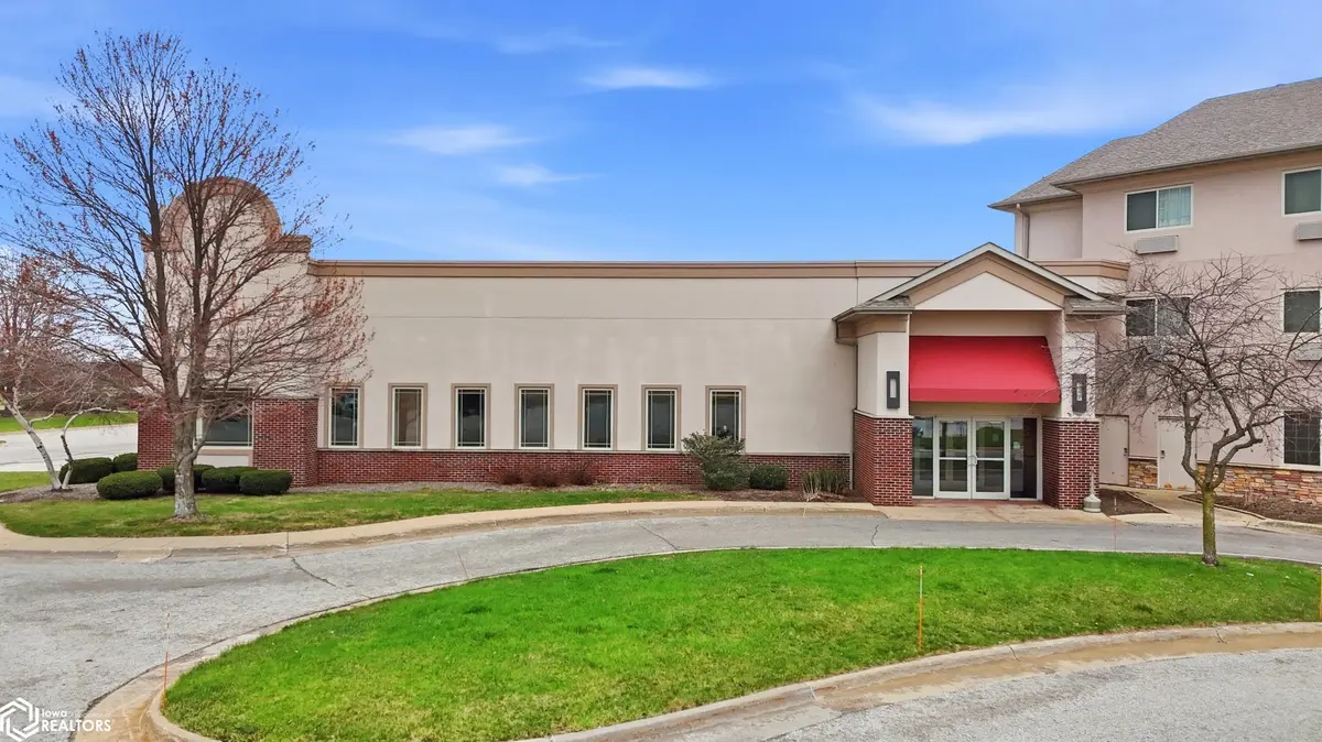 1780 Stonegate Center DR, Burlington, IA 52601