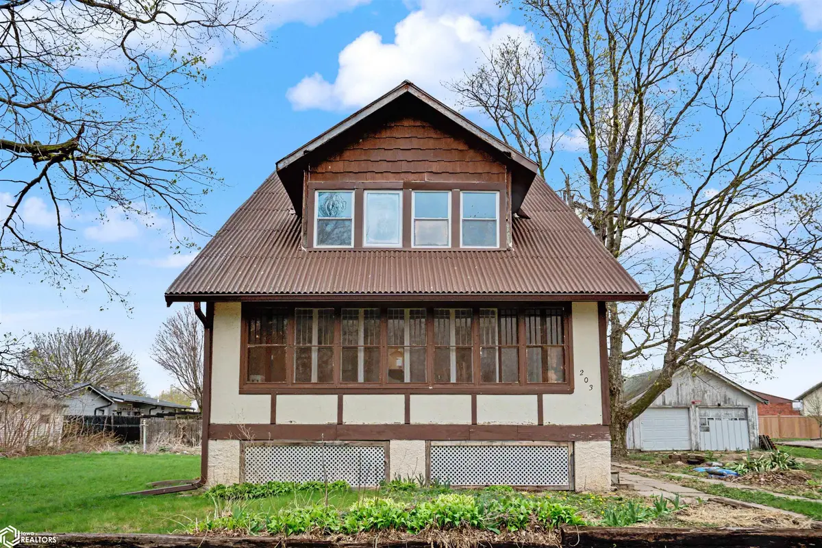 203 2Nd ST, State Center, IA 50247