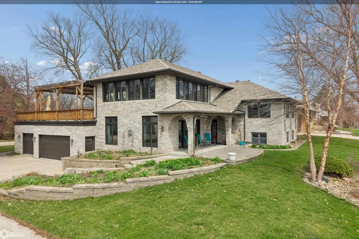 3514 N Shore Dr, Clear Lake, IA 50428
