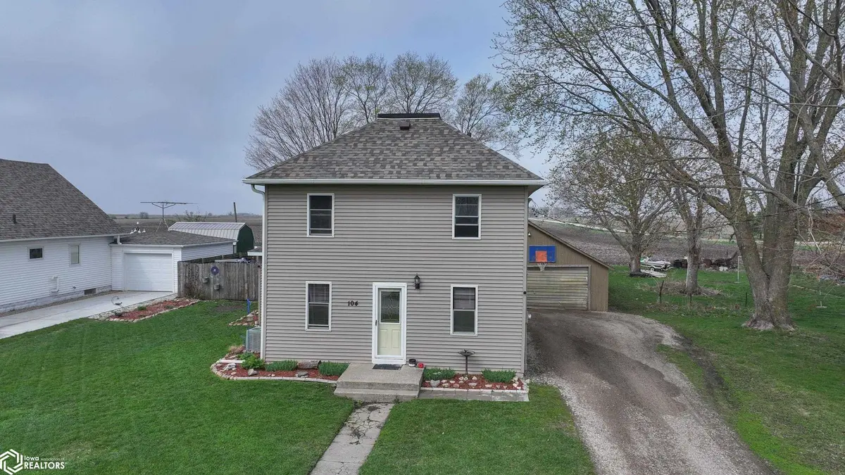 104 Lake ST, Blairsburg, IA 50034
