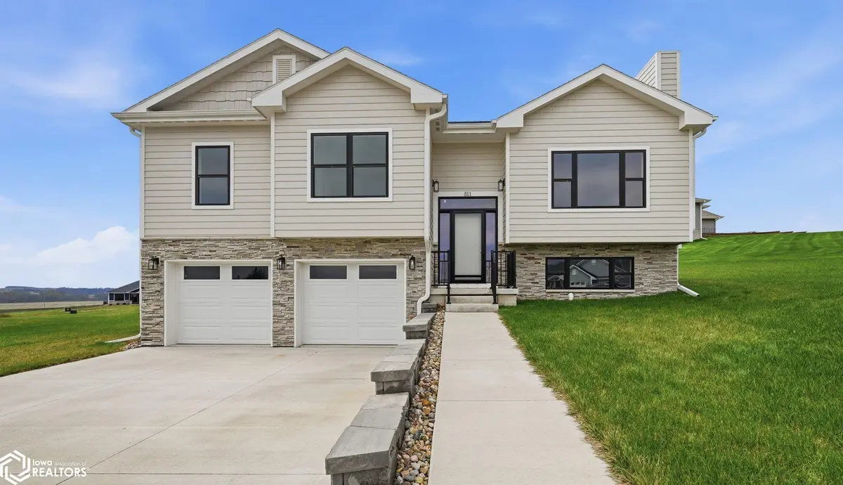 511 E Wood ST, Avoca, IA 51521