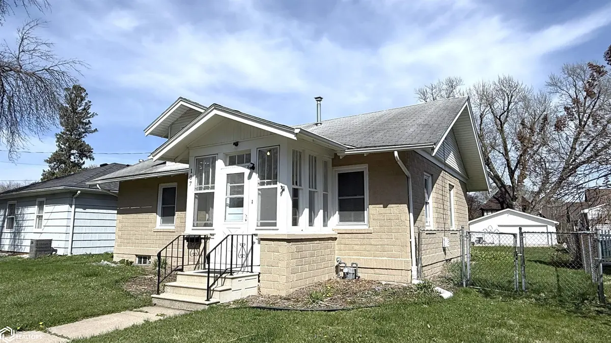 107 S Rhode Island AVE, Mason City, IA 50401