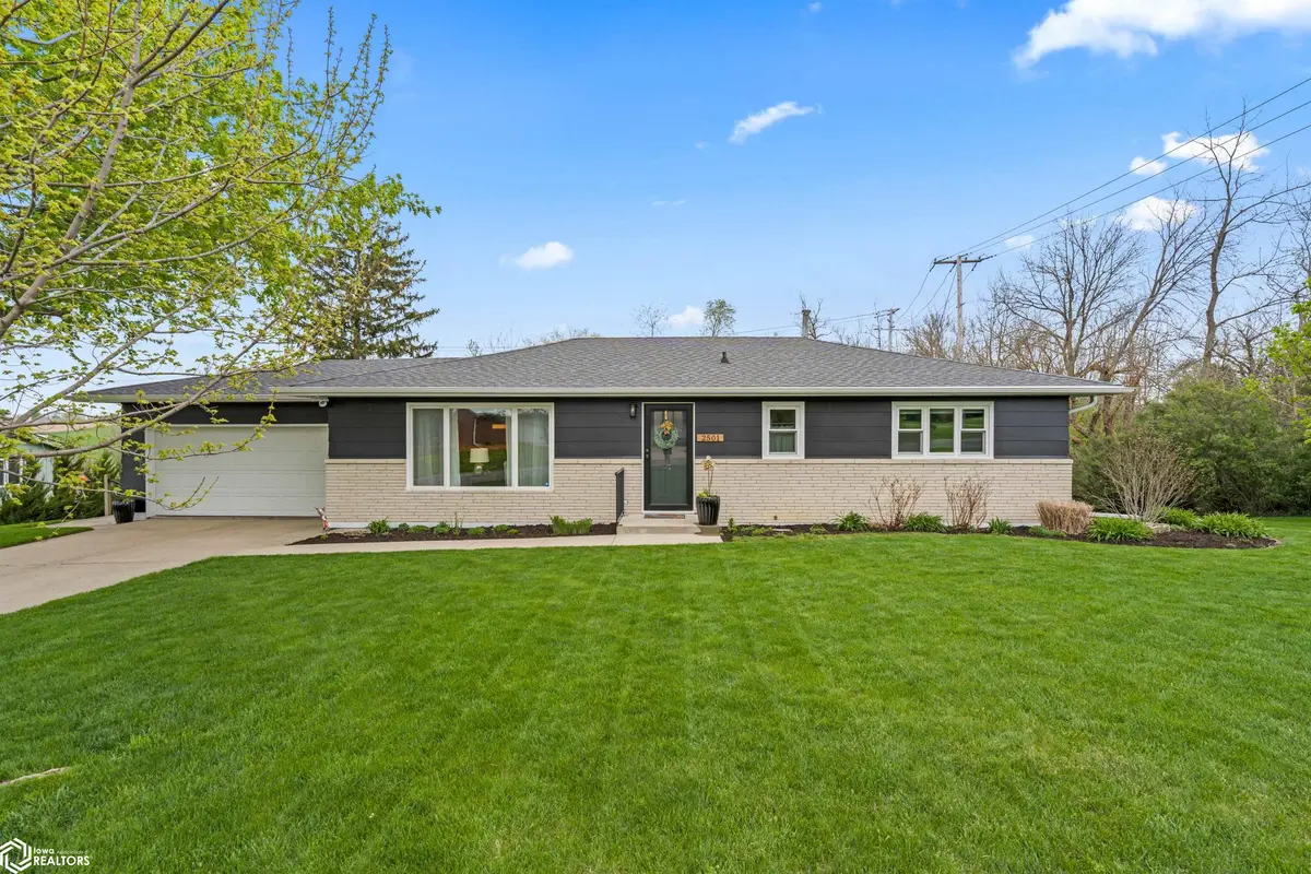 2501 Reyclif DR, Marshalltown, IA 50158