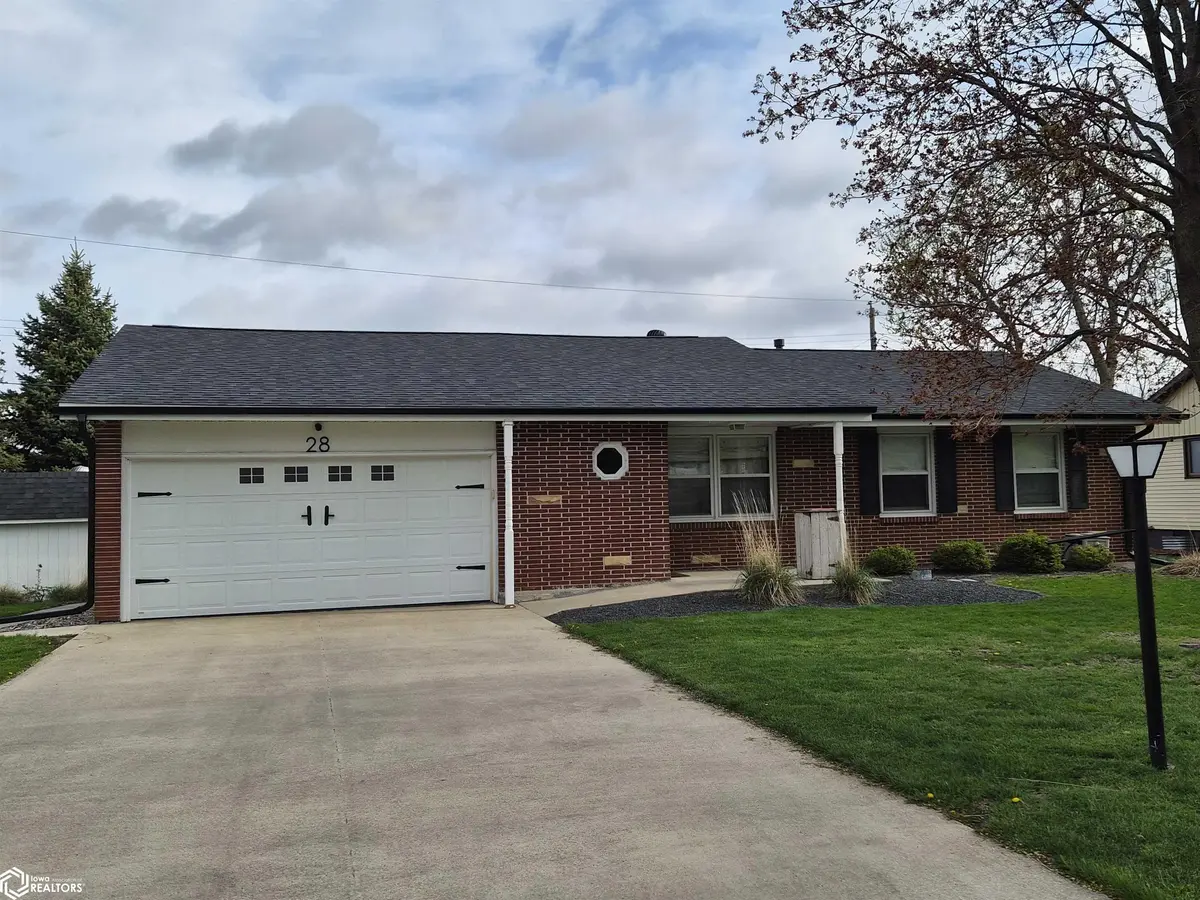 28 Spruce DR, Eagle Grove, IA 50533