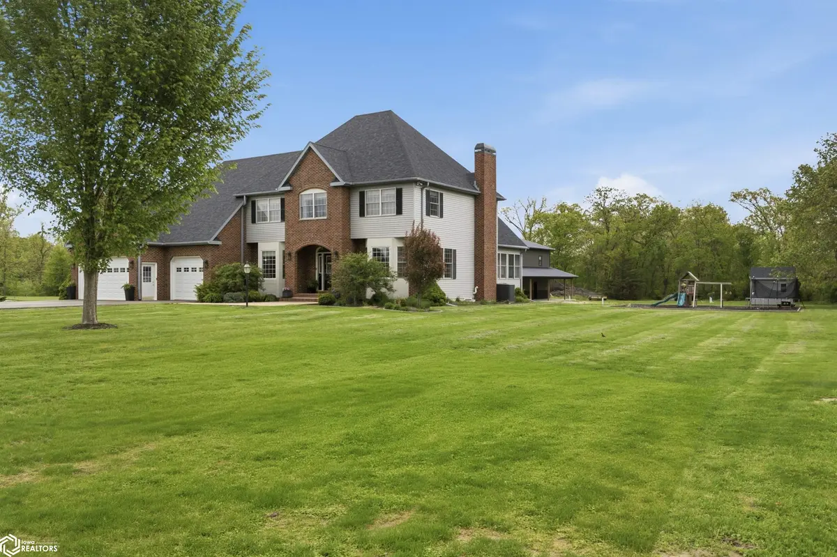 3297 Country Club LN, Fort Madison, IA 52627