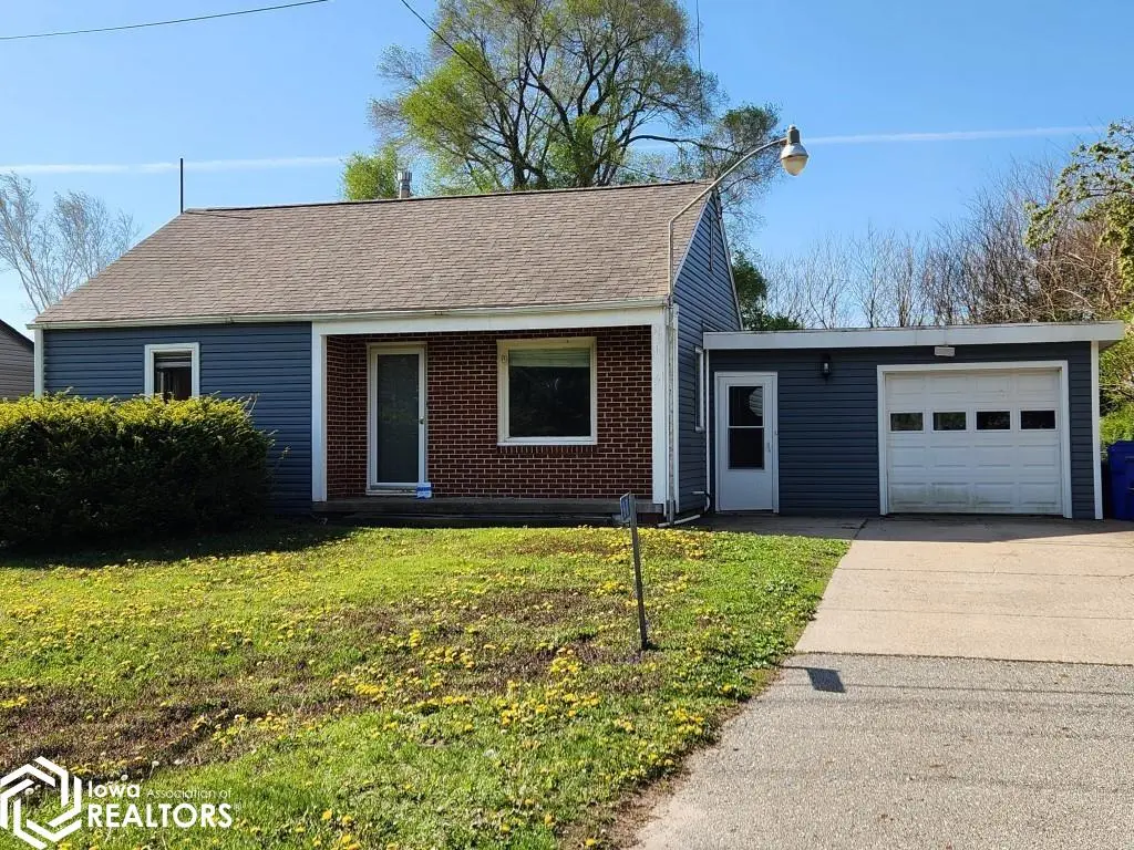 16111 245th ST, Mason City, IA 50401