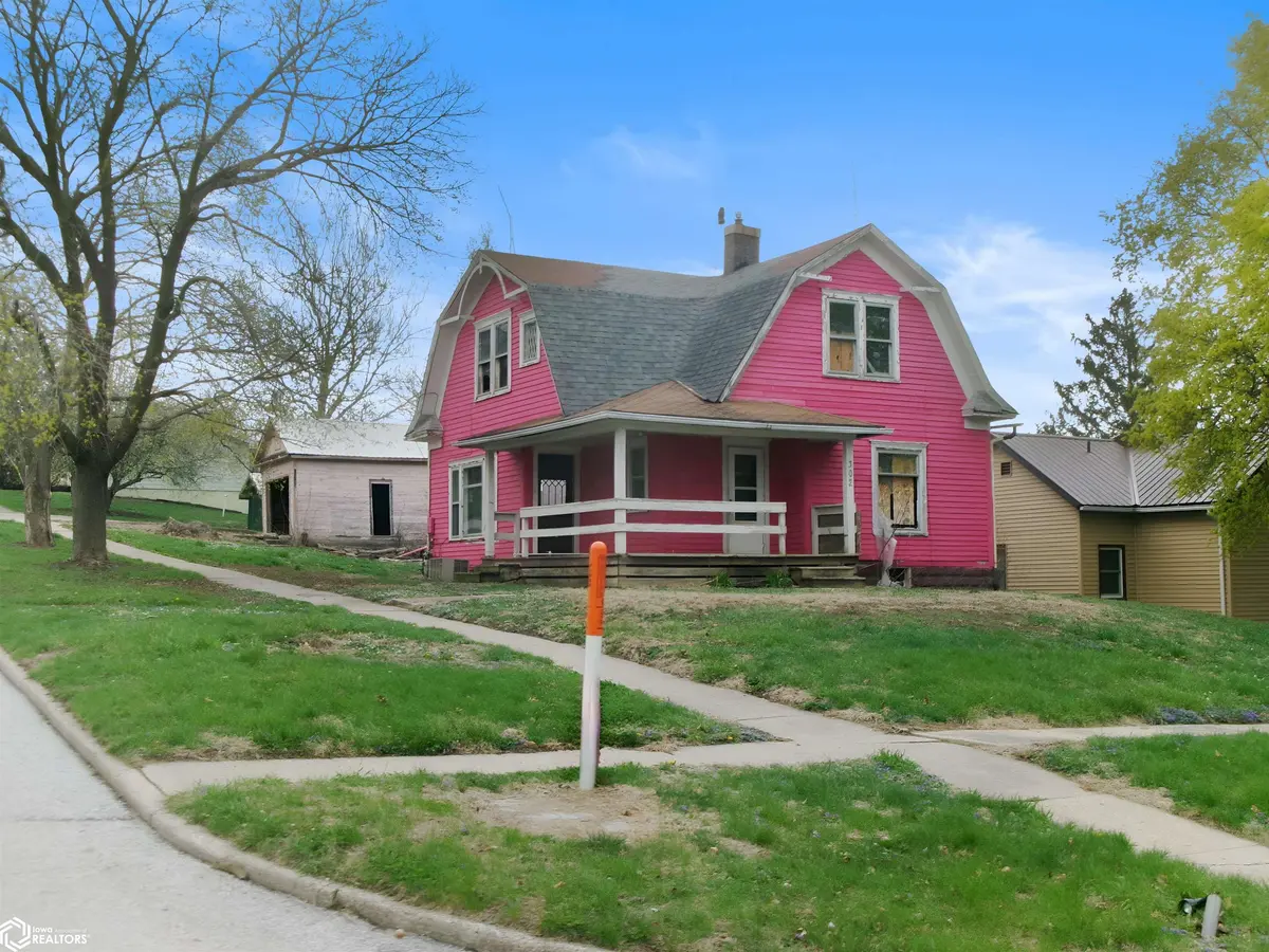 302 1St AVE, Audubon, IA 50025