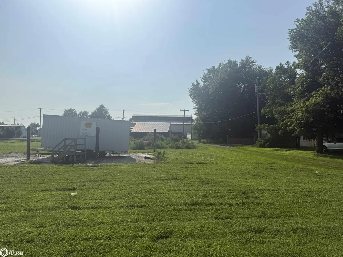 201 Hall, Tama, IA 52339