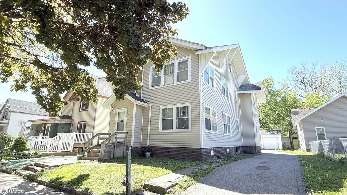321 3rd ST, Mason City, IA 50401