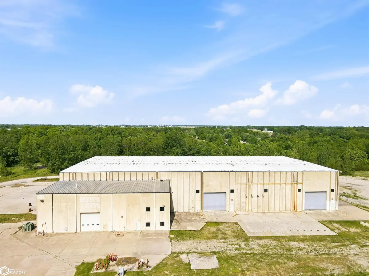 215 N Gear AVE, West Burlington, IA 52655