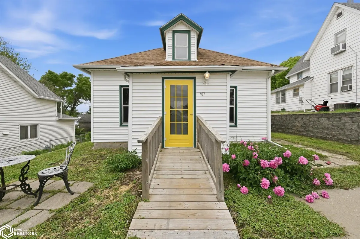 107 2nd AVE, Earling, IA 51530