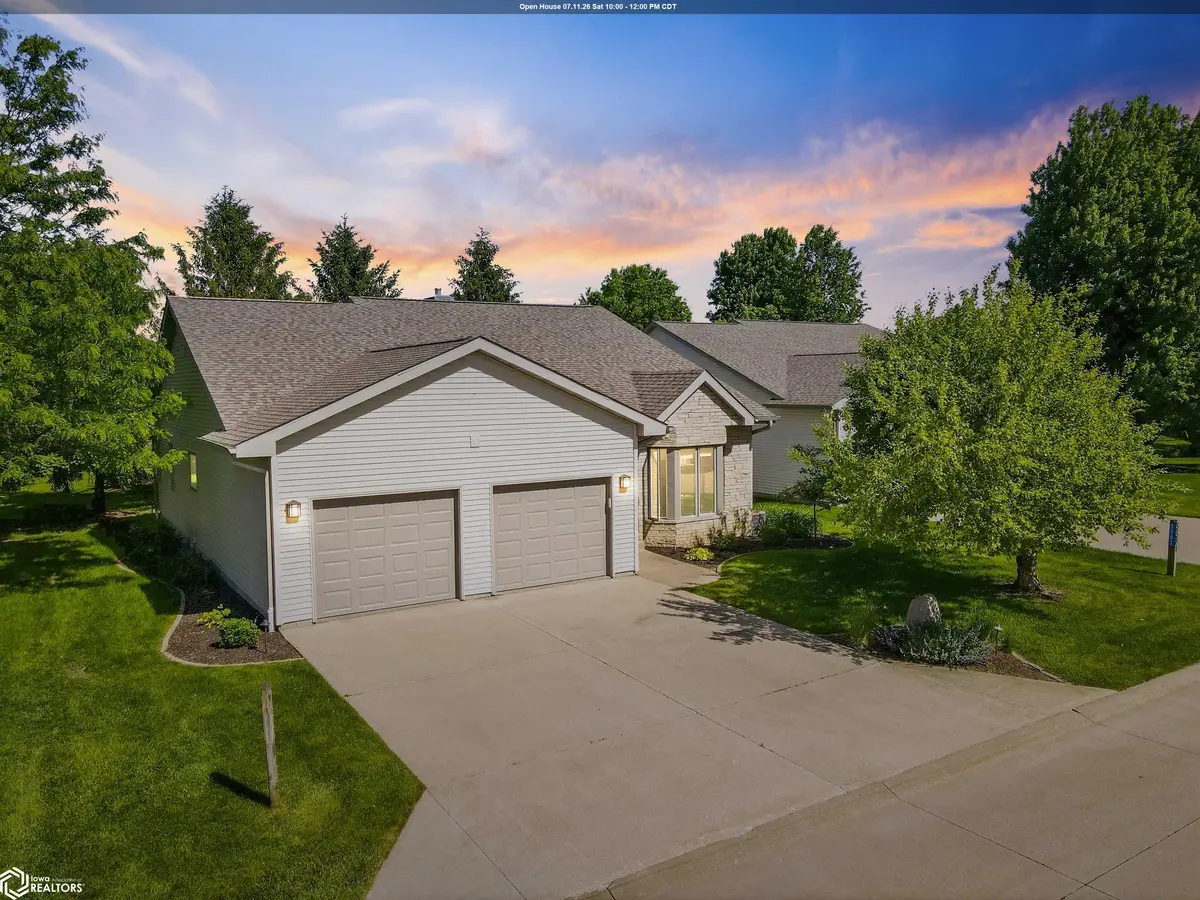 5582 Chip Shot DR, Burlington, IA 52601