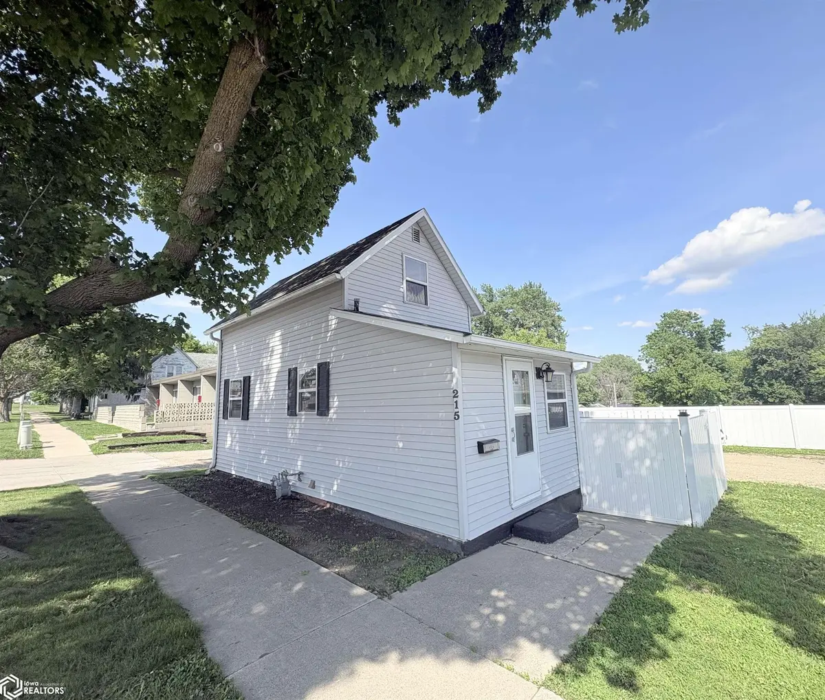 215 N 4th ST, Forest City, IA 50436