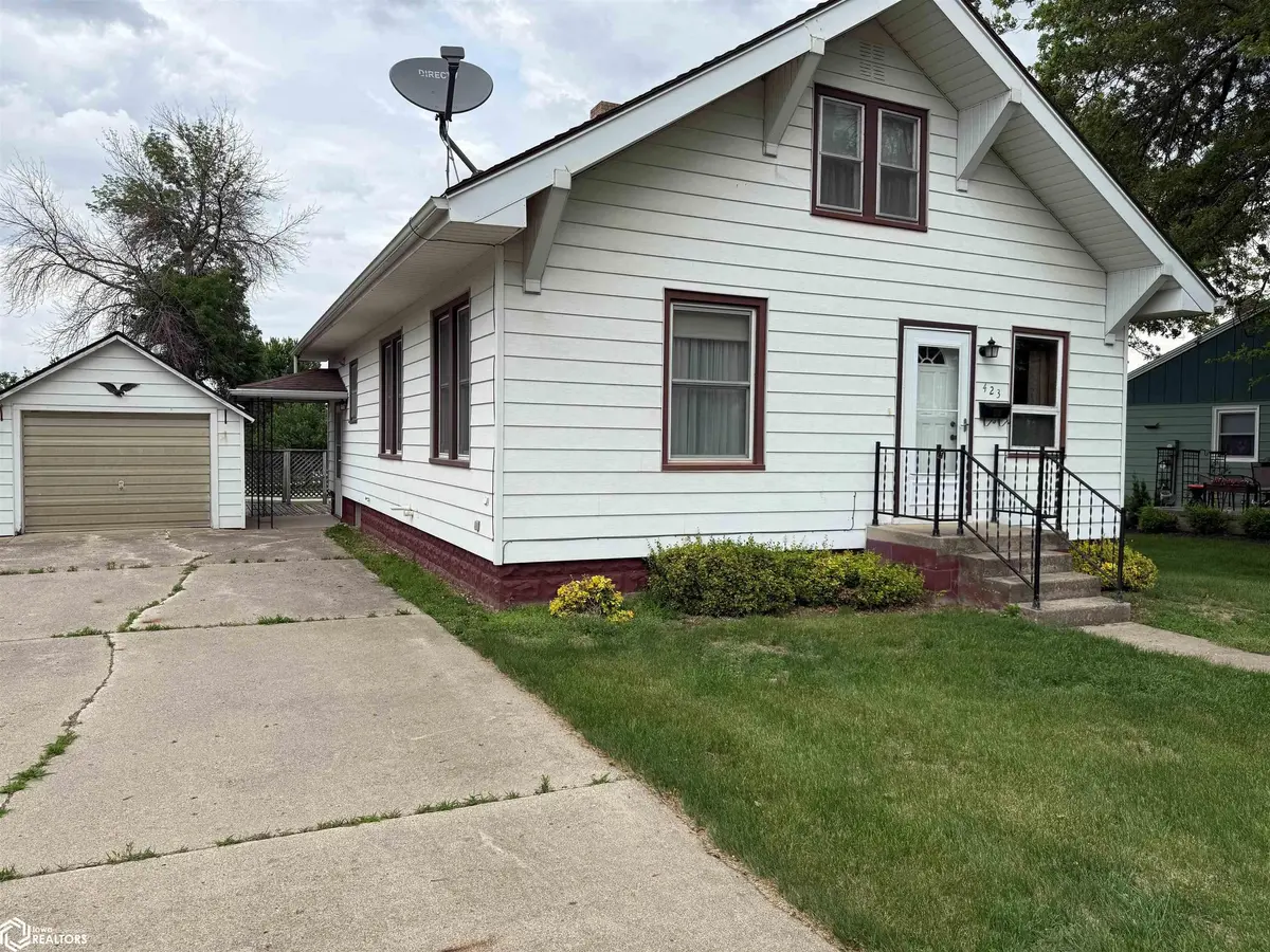 423 11th ST, Manning, IA 51455