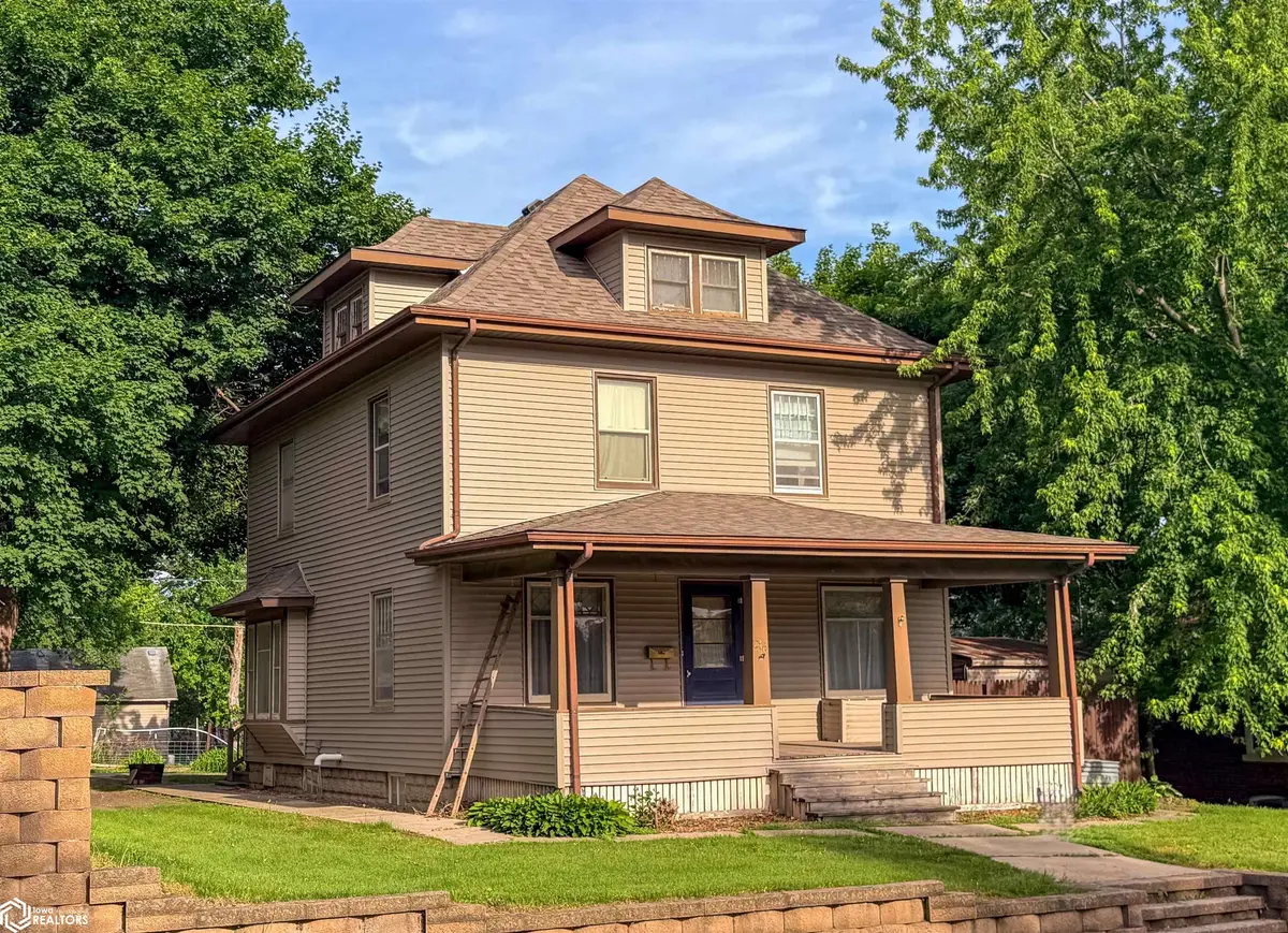 216 4th ST, Hampton, IA 50441
