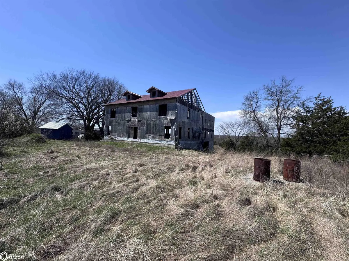 00000 Underahl RD, Davis City, IA 50147