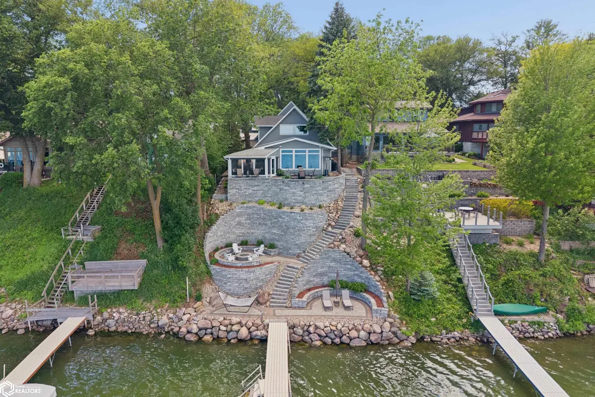 5364 Lakeview DR, Clear Lake, IA 50428