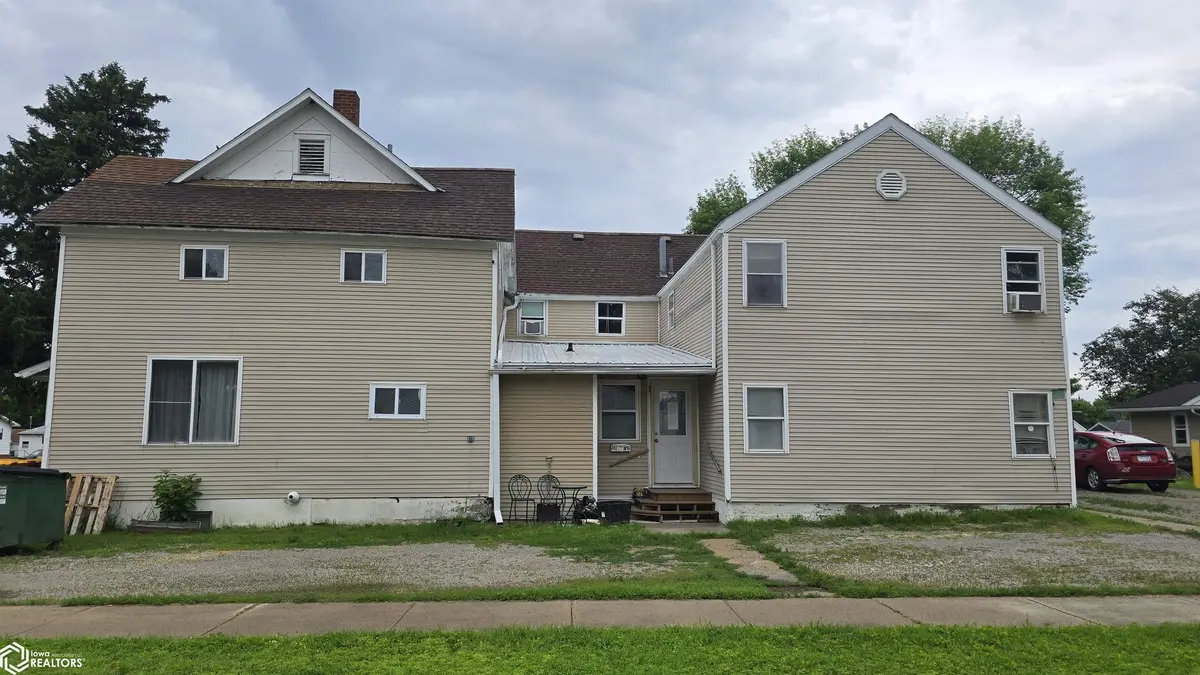 207 S Lake ST, Lake Mills, IA 50450