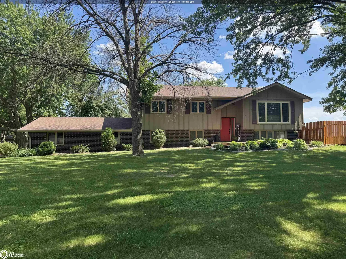 8 Maplewood DR, Humboldt, IA 50548