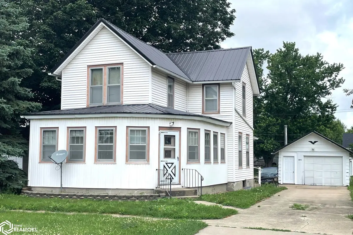 203 E Washington ST, Montezuma, IA 50171