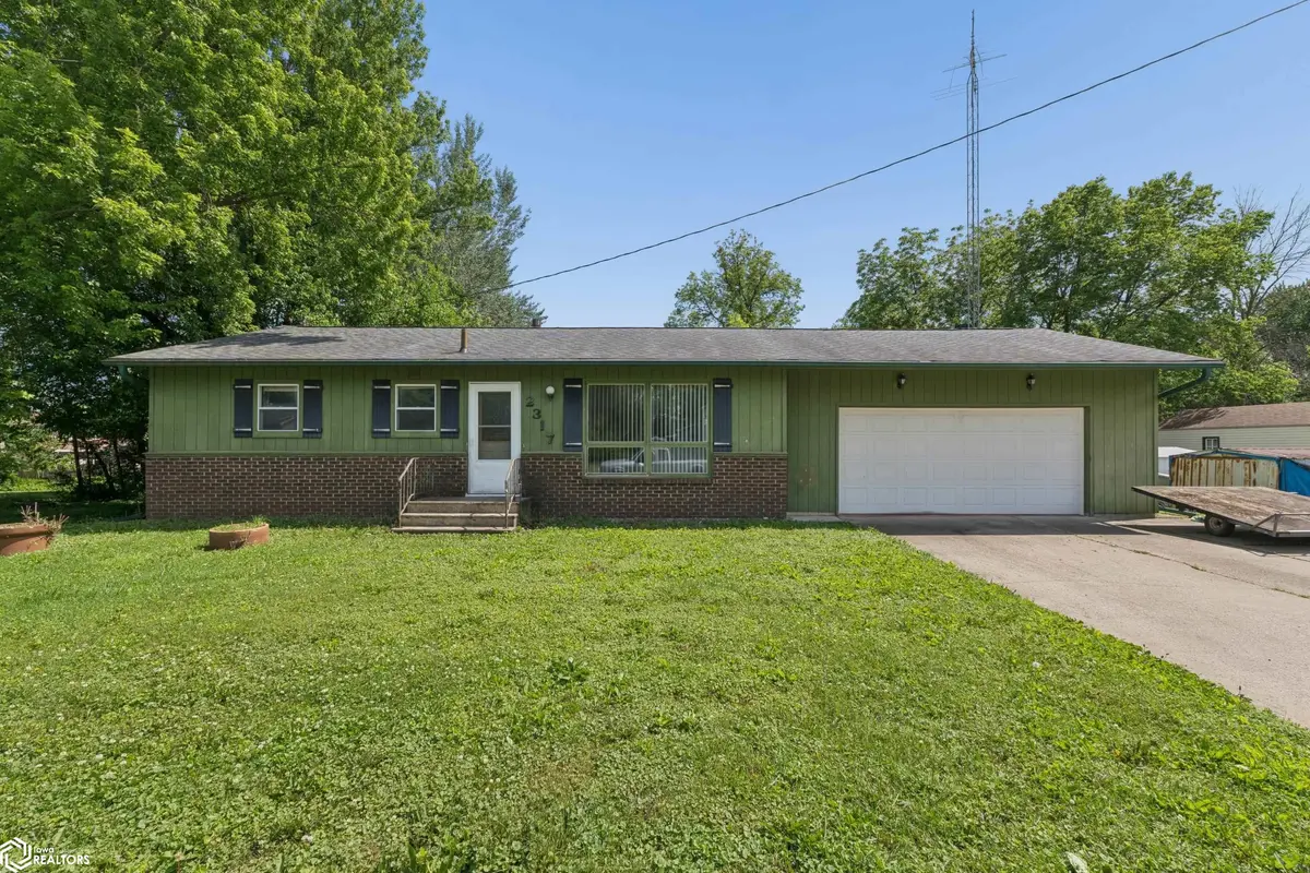 2317 24th ST, Mason City, IA 50401