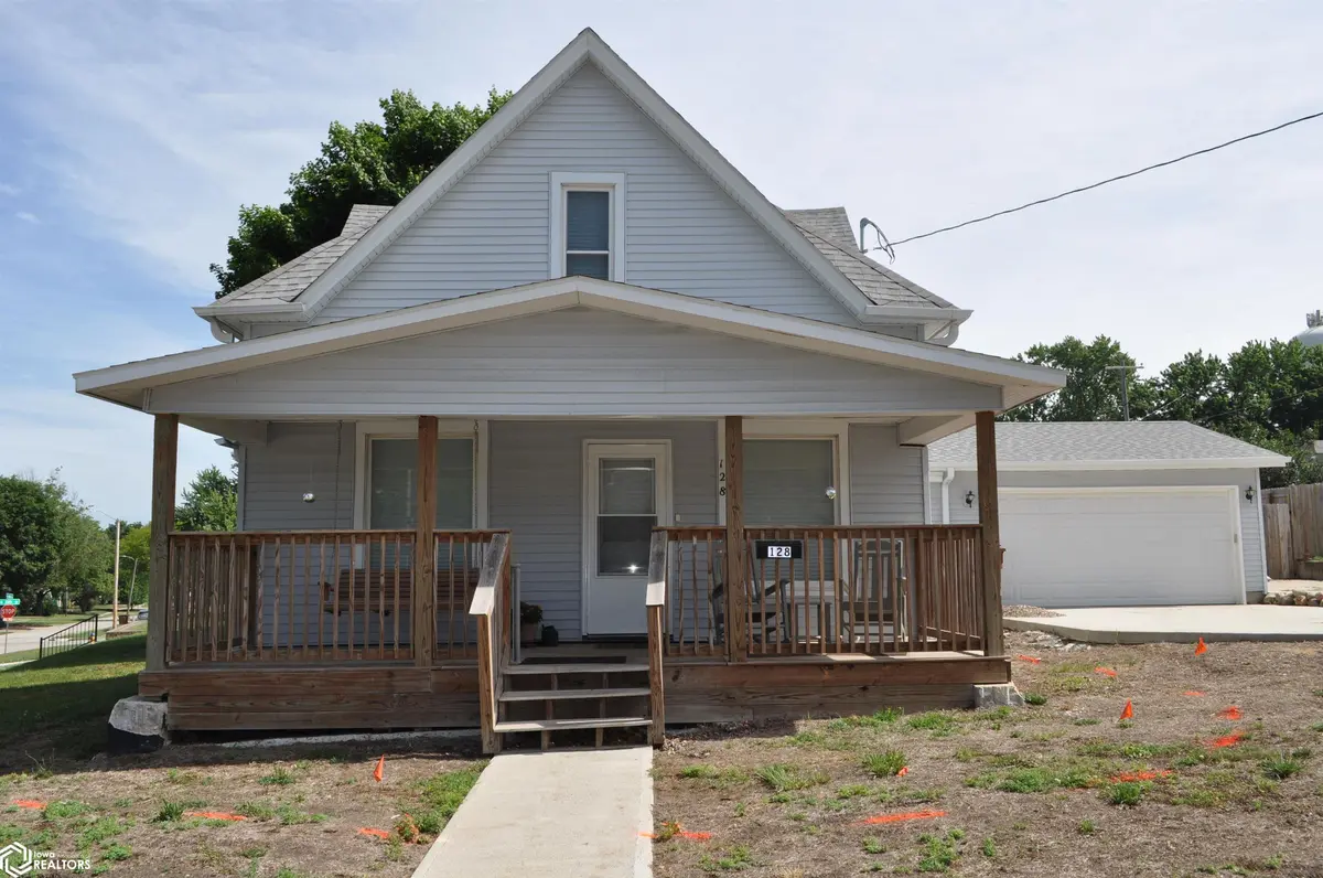 128 W 12th ST, Carroll, IA 51401