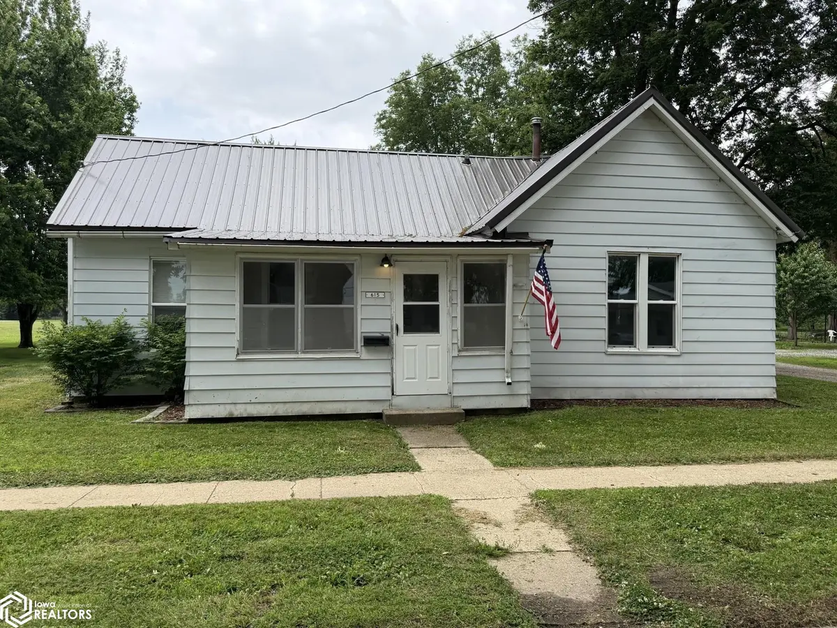 615 Woodlawn ST, Traer, IA 50675