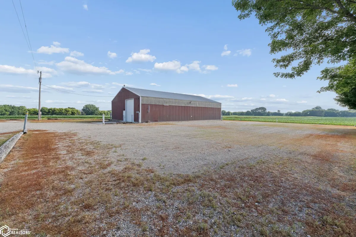 15715 Delaware AVE, Mason City, IA 50401