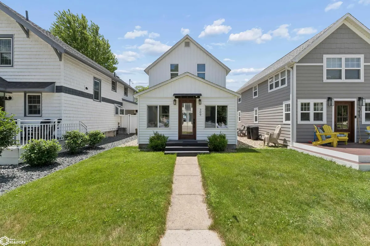 309 N Shore DR, Clear Lake, IA 50428