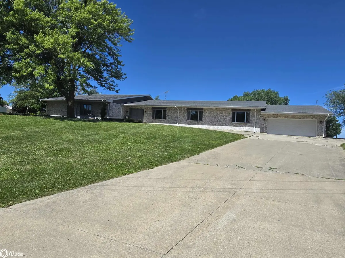2523 Bill Bone LN, Oskaloosa, IA 52577