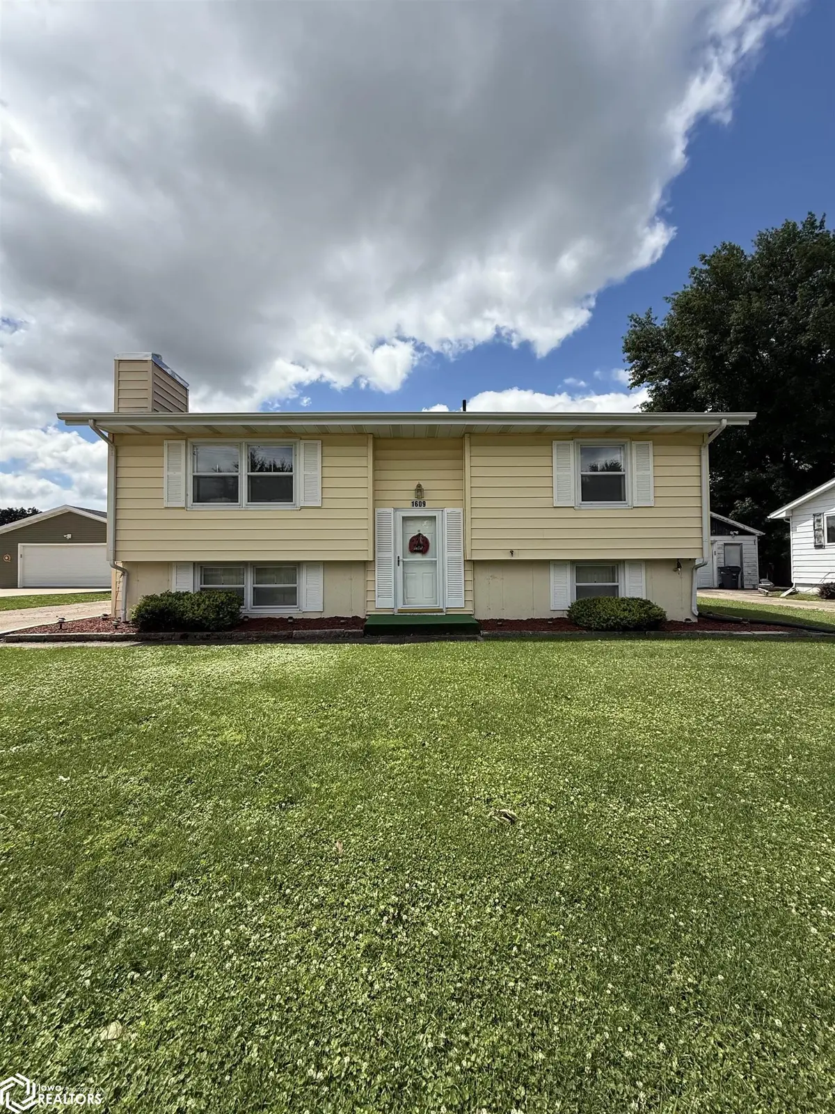 1609 Hillary AVE, Burlington, IA 52601