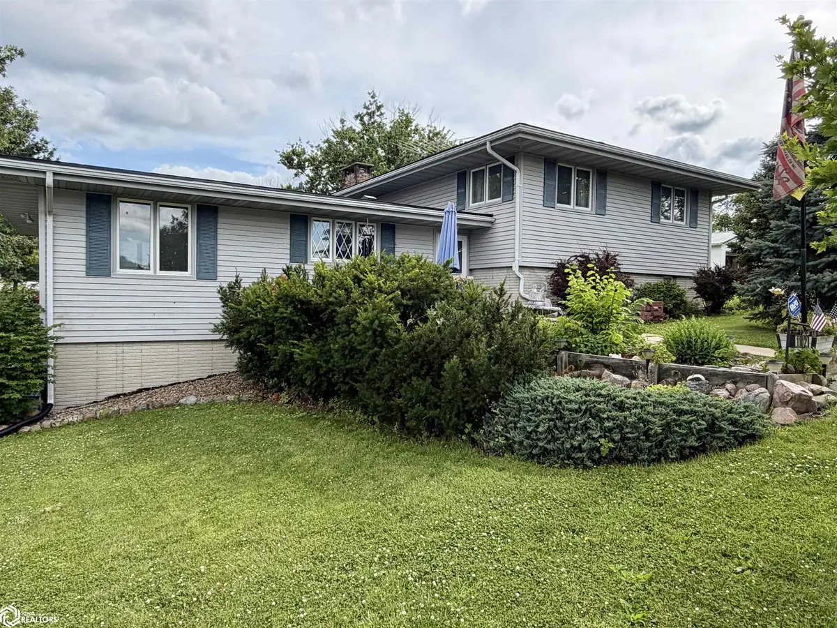 1102 Ashland AVE, Chariton, IA 50049