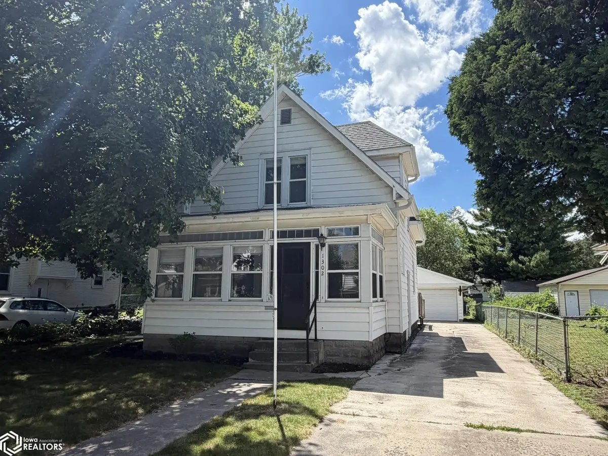 1302 N Adams, Mason City, IA 50401