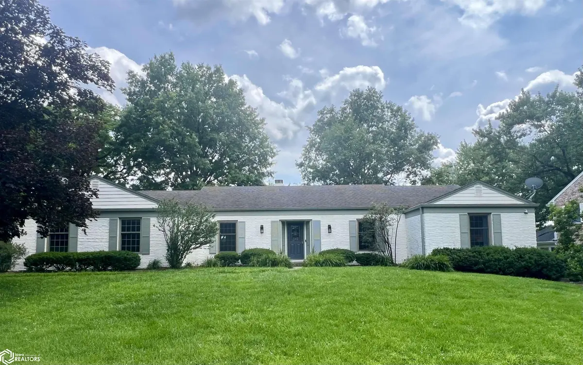 506 Fairway PL, Fairfield, IA 52556