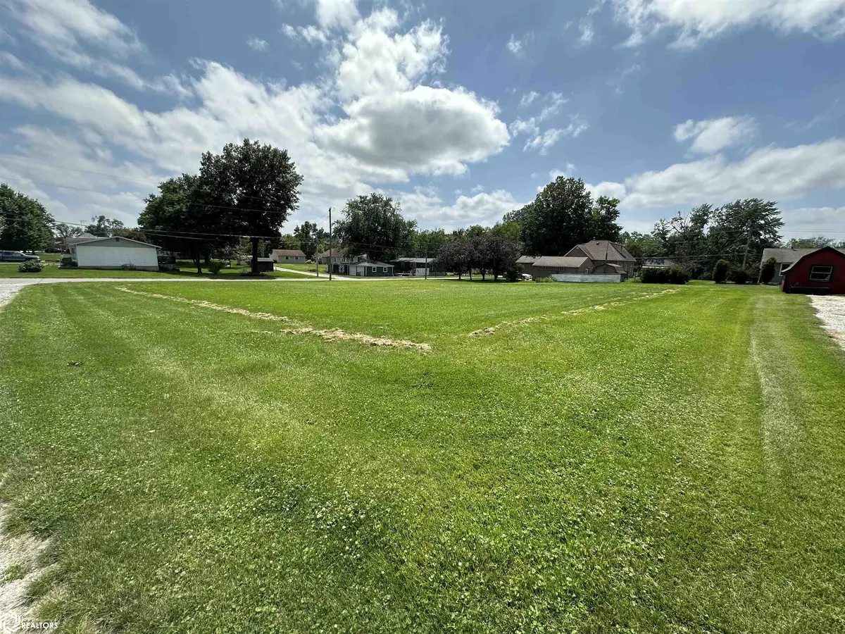 809 C AVE, Albia, IA 52531